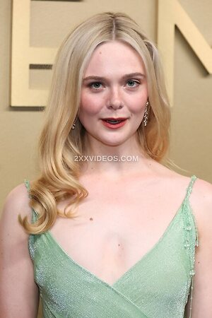 Elle Fanning Nude Leaked Photo #73