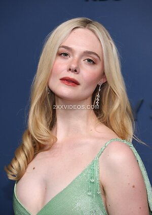 Elle Fanning Nude Leaked Photo #75