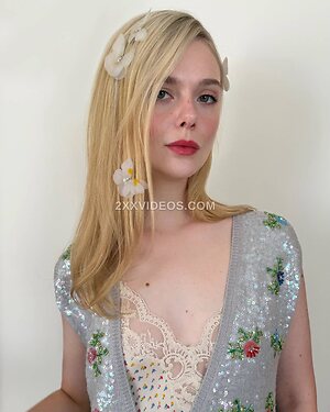 Elle Fanning photo