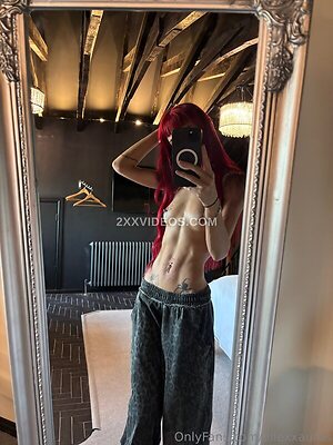 Ellexxaurus Nude Leaked Photo #2