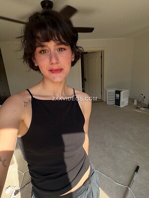 Elyse Myers Nude Photos