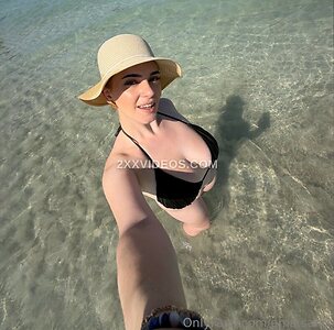 ema santi photo