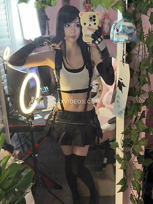emiki28 More Nude Photos