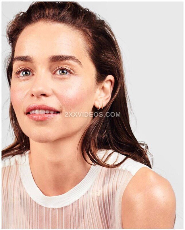 Emilia Clarke photo