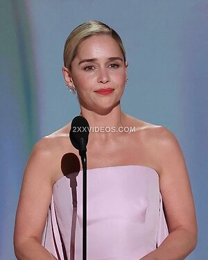 Emilia Clarke photo