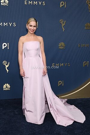 Emilia Clarke photo
