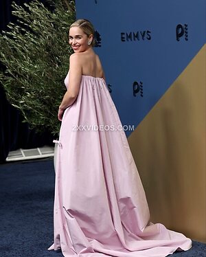 Emilia Clarke photo