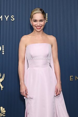 Emilia Clarke photo