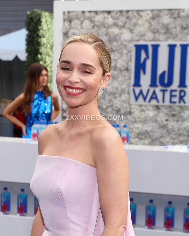 Emilia Clarke photo
