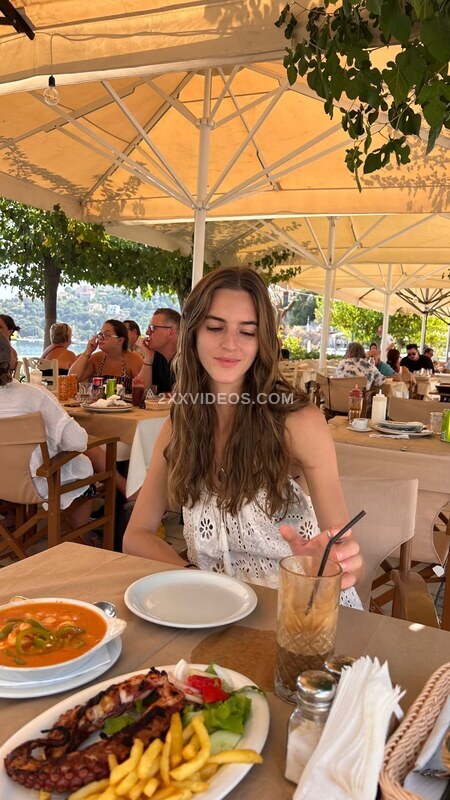 Emily Feld photo