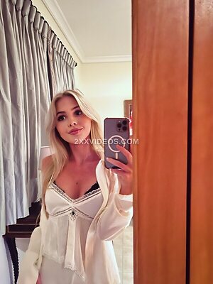 Emily Linge Nude Leaked Photo #20