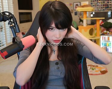 Emiru Nude Photos