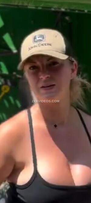 Emma Claire Nude Leaked Photo #10