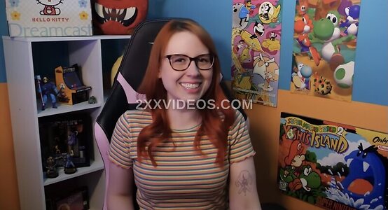 Erin Plays More Nude Photos
