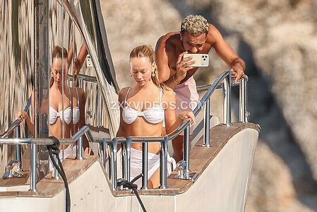 Ester Exposito Nude Leaked Photo #6