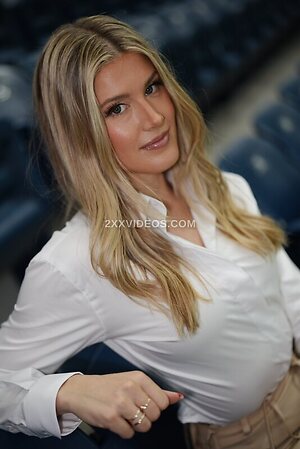 Eugenie "Genie" Bouchard Nude Leaked Photo #4