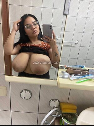 ev.uc99 Nude Leaked Photo #3