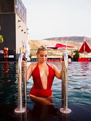 Ezgi Ergenç Nude Leaked Photo #11