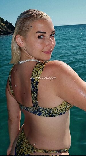 Ezgi Ergenç Nude Leaked Photo #43