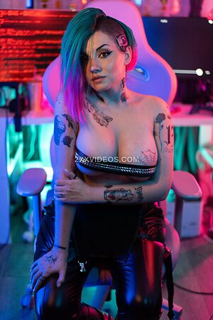 Ezy Summers Cosplay photo