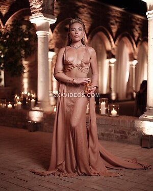 Florence Pugh photo