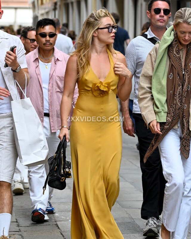 Florence Pugh photo