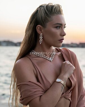 Florence Pugh photo