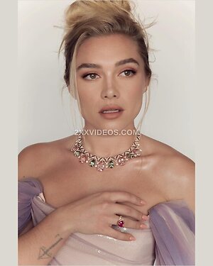 Florence Pugh photo