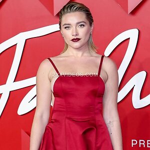 Florence Pugh photo