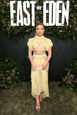 Florence Pugh photo