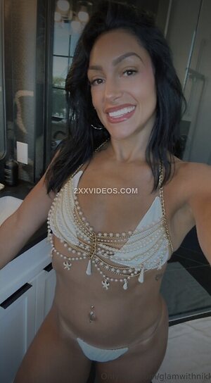 glamwithnikki Nude Leaked Photo #2