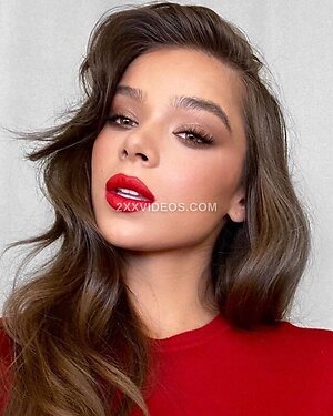 Hailee Steinfeld Nude Leaked Photo #15