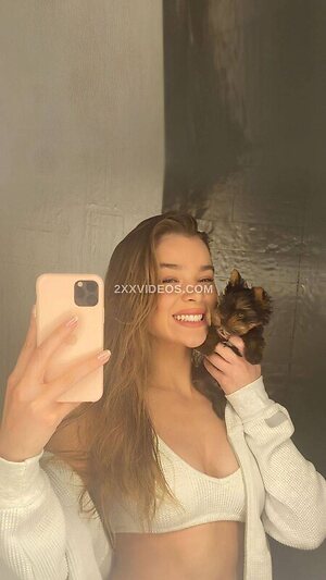 Hailee Steinfeld Nude Leaked Photo #21