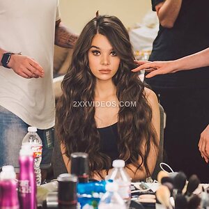 Hailee Steinfeld Nude Leaked Photo #25