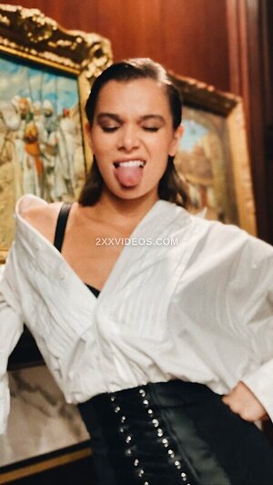 Hailee Steinfeld Nude Leaked Photo #35