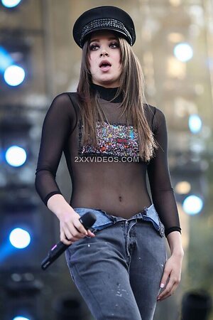 Hailee Steinfeld Nude Leaked Photo #58