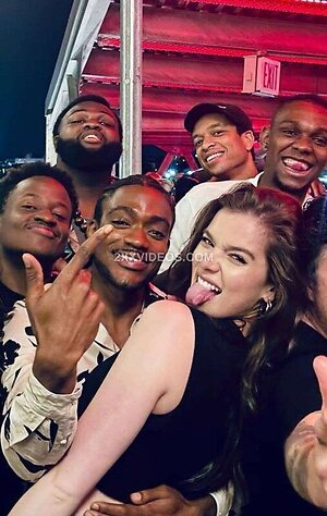 Hailee Steinfeld Nude Leaked Photo #62