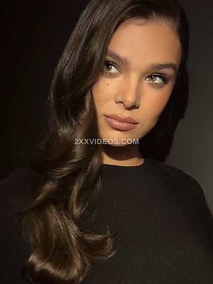 Hailee Steinfeld photo