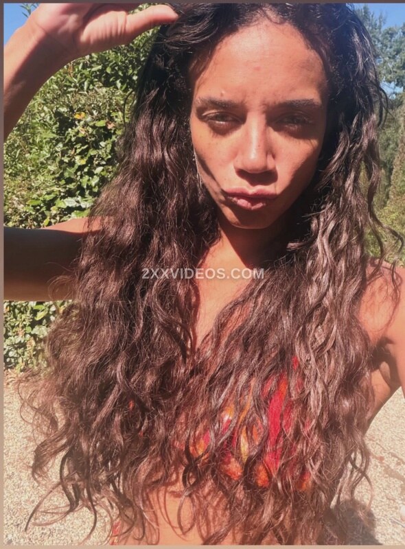 Hannah John-Kamen photo