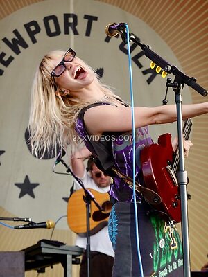 Hayley Williams Nude Leaked Photo #2