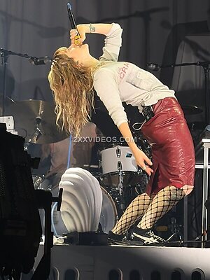 Hayley Williams Nude Leaked Photo #52