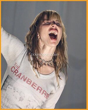 Hayley Williams Nude Leaked Photo #61