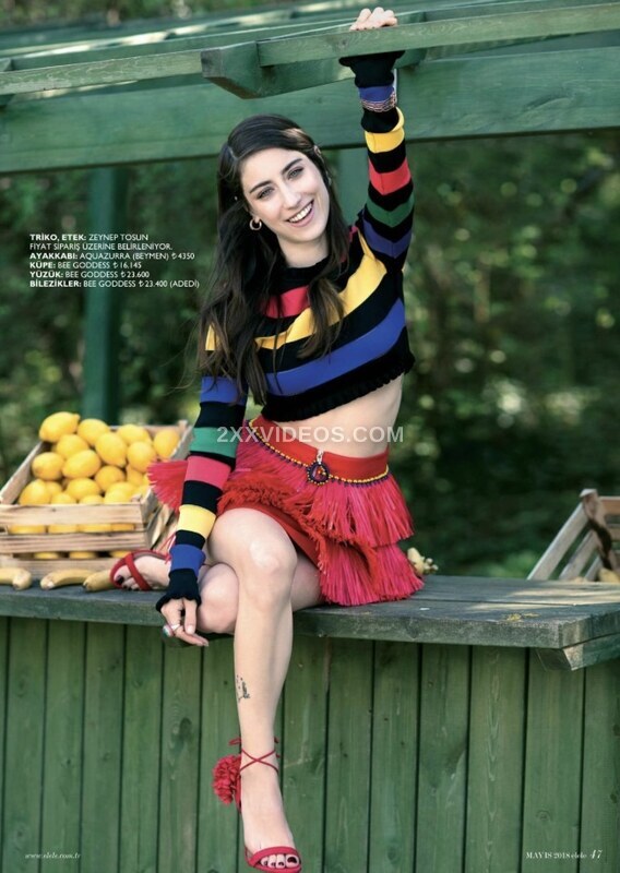 Hazal Kaya photo
