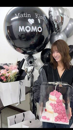 Hirai Momo photo