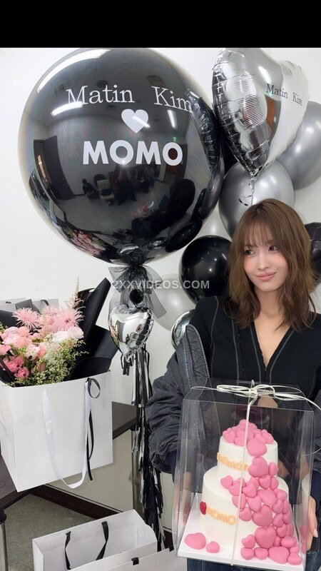 Hirai Momo photo