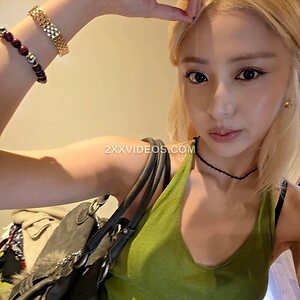 Huh Yunjin photo