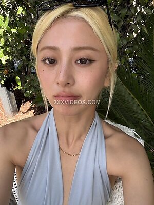 Huh Yunjin Nude Leaked Photo #142