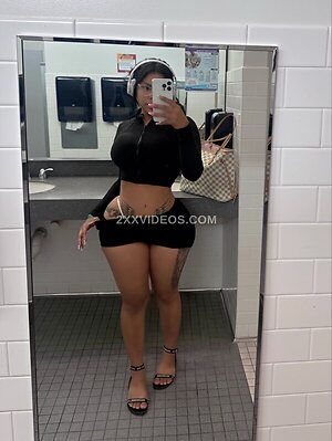 Iluvcinnie Nude Leaked Photo #5