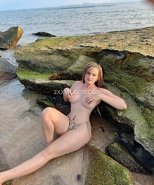 İpek Soy Nude Leaked Photo #10