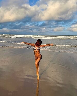 Isis Valverde photo